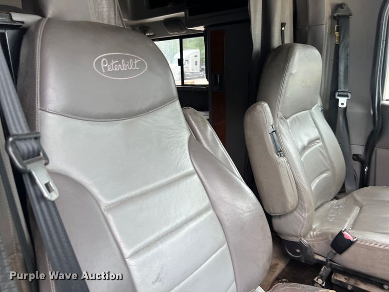 image for item DS3013 2008 Peterbilt  386 semi truck