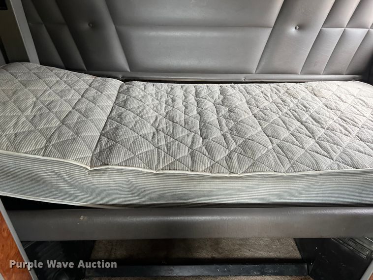 image for item DS3013 2008 Peterbilt  386 semi truck