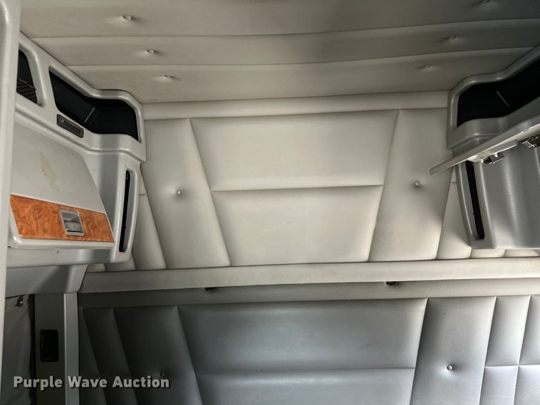 image for item DS3013 2008 Peterbilt  386 semi truck