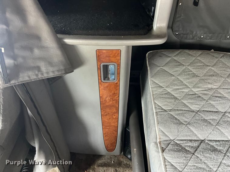 image for item DS3013 2008 Peterbilt  386 semi truck