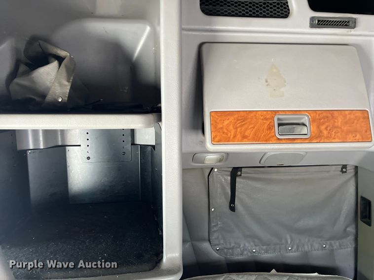 image for item DS3013 2008 Peterbilt  386 semi truck