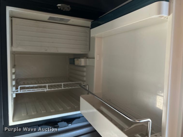 image for item DS3013 2008 Peterbilt  386 semi truck