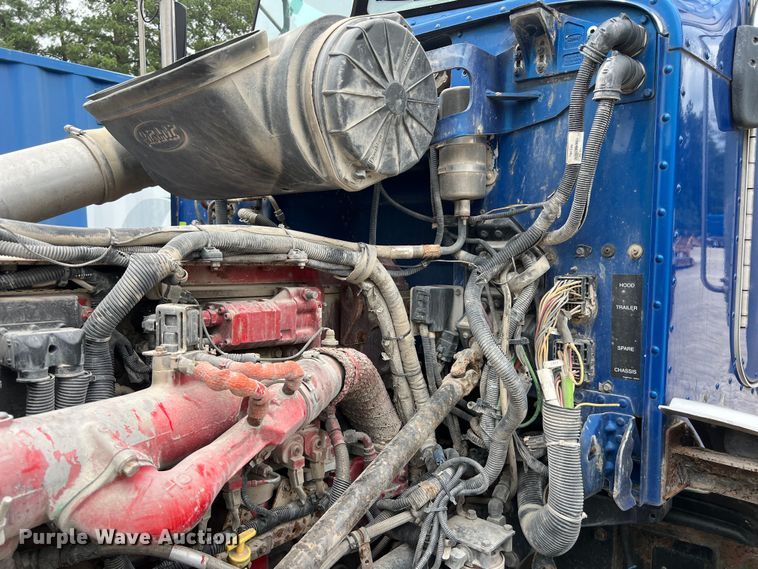 image for item DS3013 2008 Peterbilt  386 semi truck