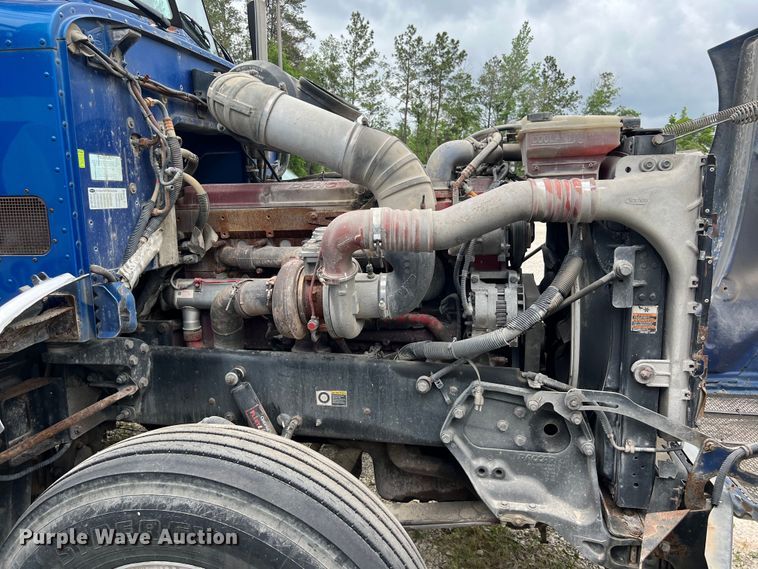 image for item DS3013 2008 Peterbilt  386 semi truck