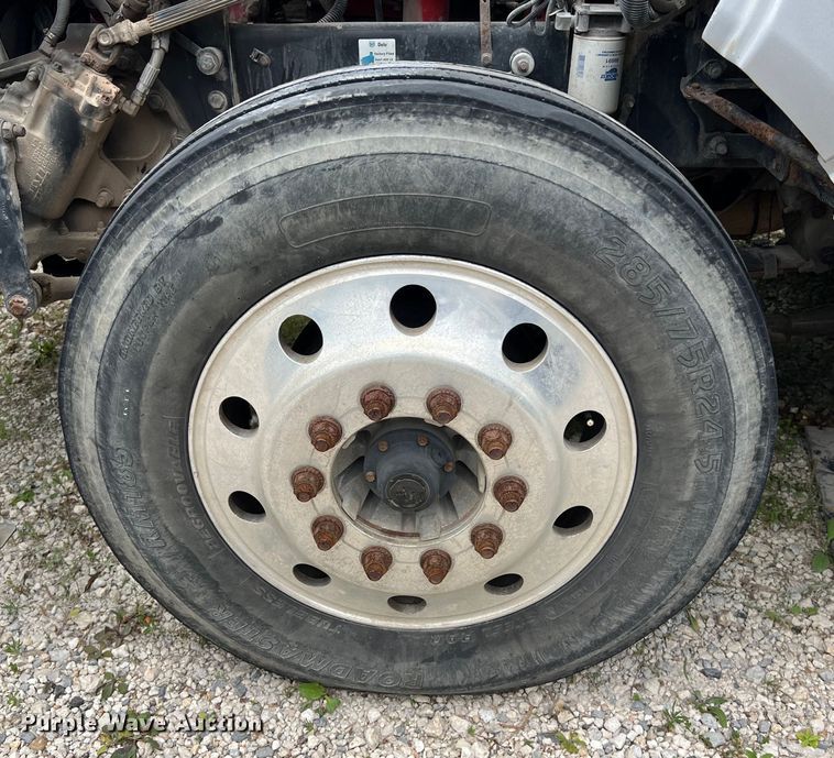 image for item DS3013 2008 Peterbilt  386 semi truck