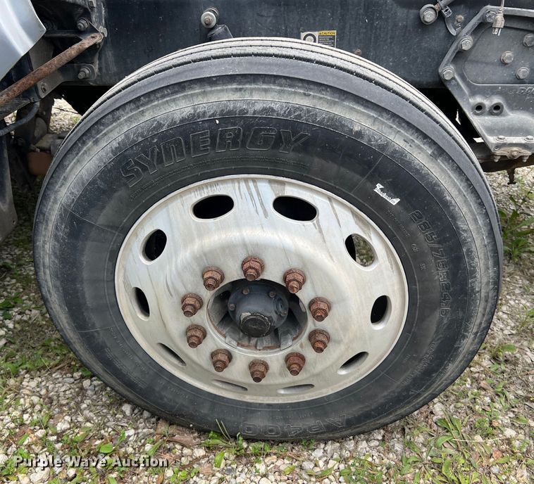 image for item DS3013 2008 Peterbilt  386 semi truck