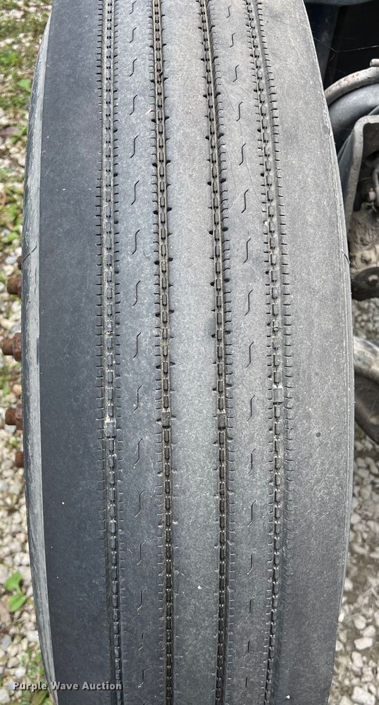 image for item DS3013 2008 Peterbilt  386 semi truck