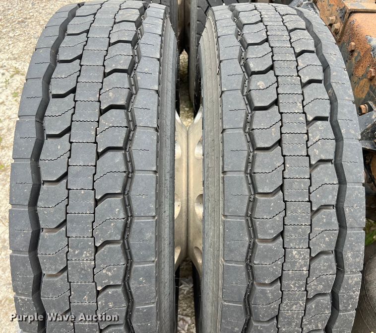 image for item DS3013 2008 Peterbilt  386 semi truck