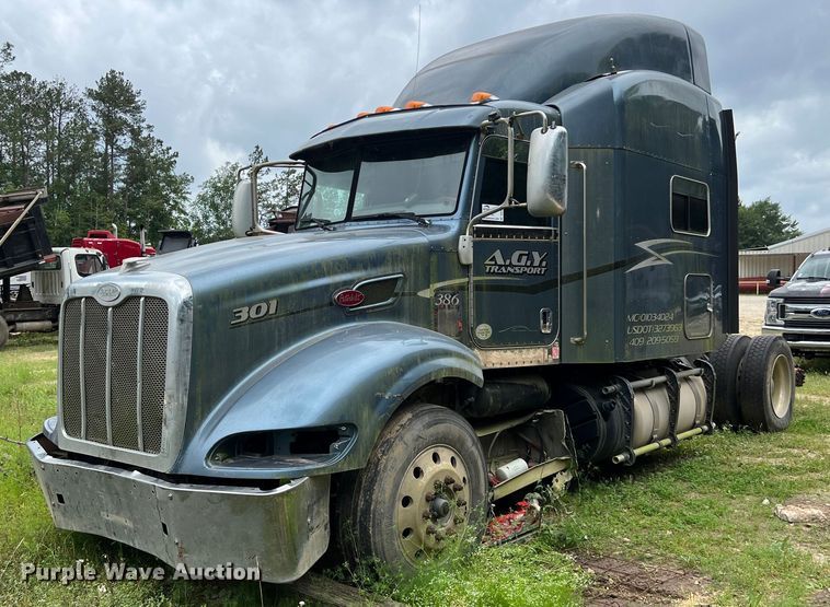 image for item DS3018 2012 Peterbilt  386 semi truck