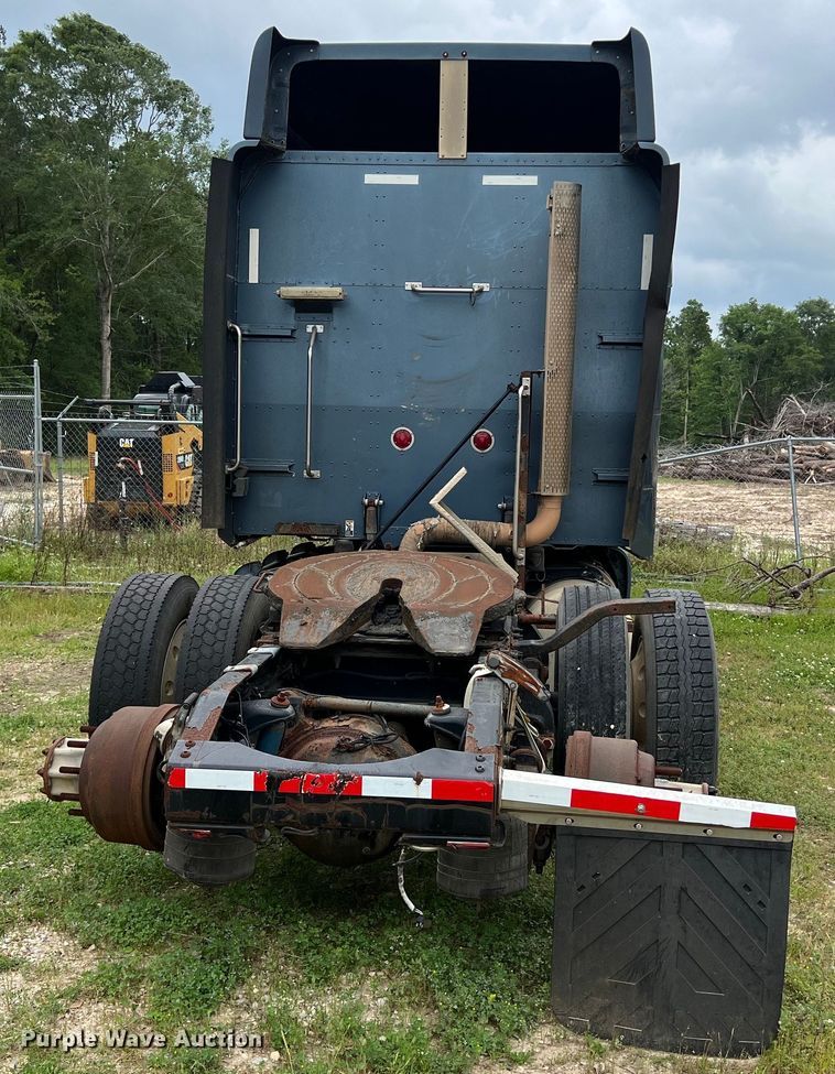 image for item DS3018 2012 Peterbilt  386 semi truck