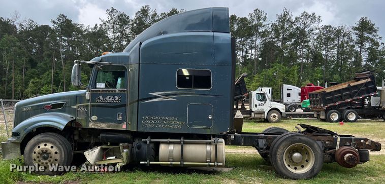 image for item DS3018 2012 Peterbilt  386 semi truck