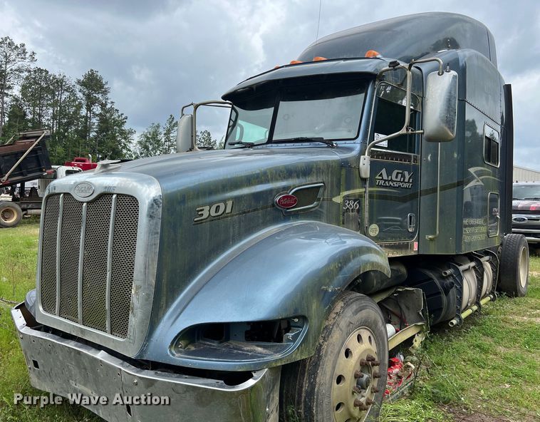 image for item DS3018 2012 Peterbilt  386 semi truck
