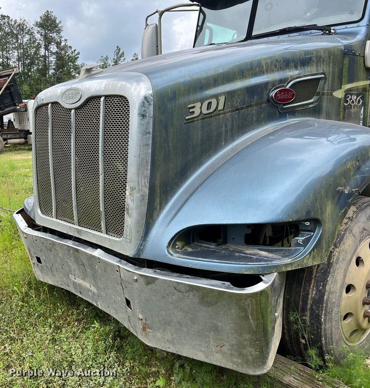 image for item DS3018 2012 Peterbilt  386 semi truck