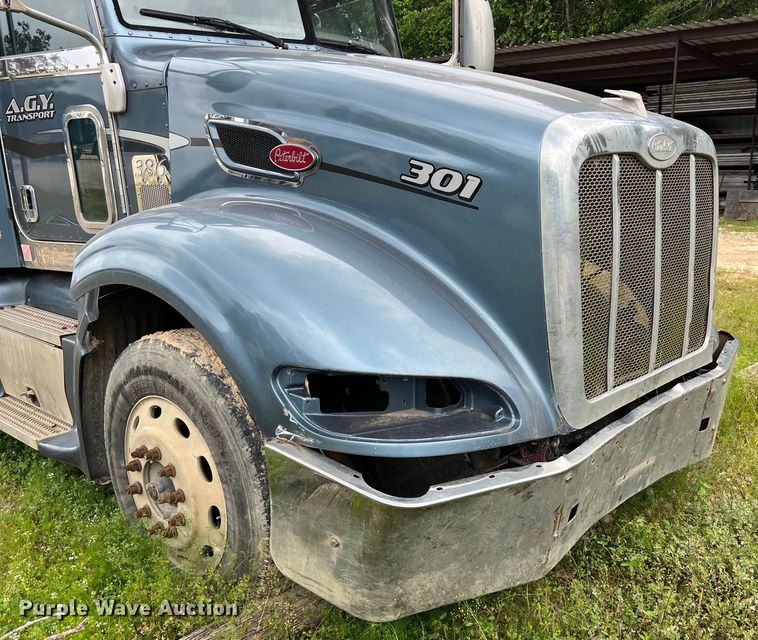 image for item DS3018 2012 Peterbilt  386 semi truck