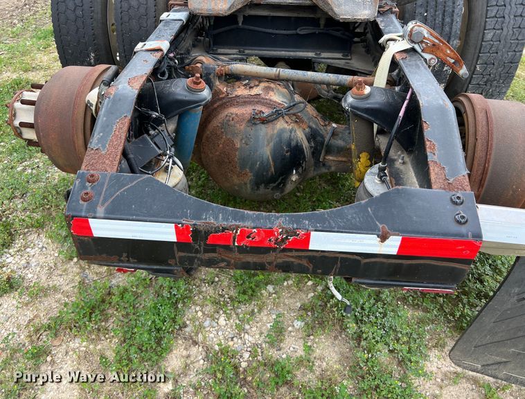 image for item DS3018 2012 Peterbilt  386 semi truck