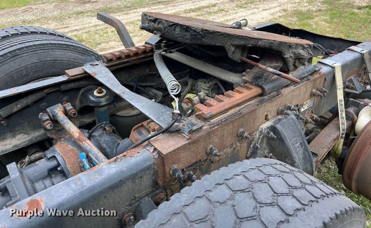 image for item DS3018 2012 Peterbilt  386 semi truck