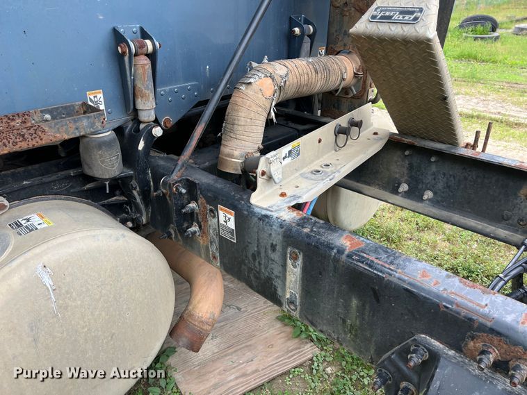 image for item DS3018 2012 Peterbilt  386 semi truck