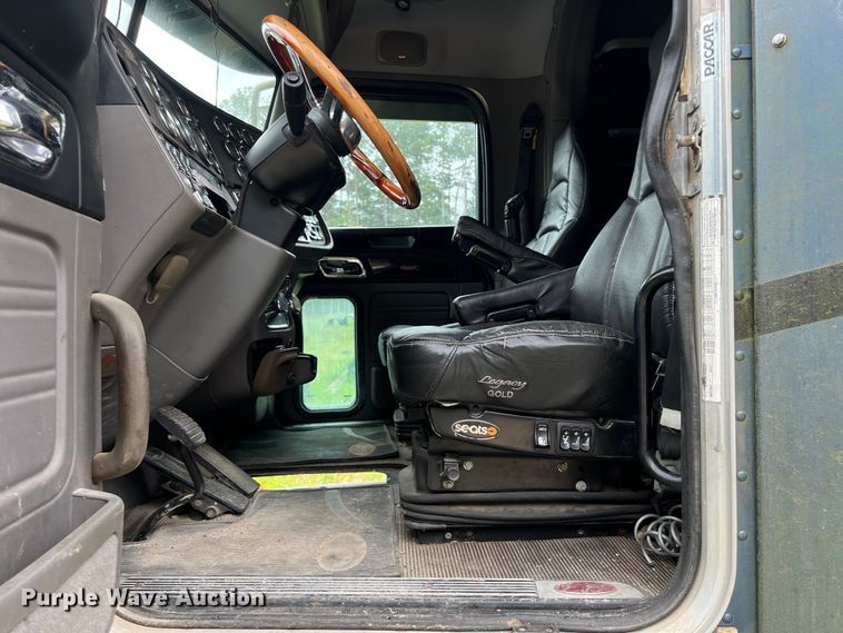 image for item DS3018 2012 Peterbilt  386 semi truck