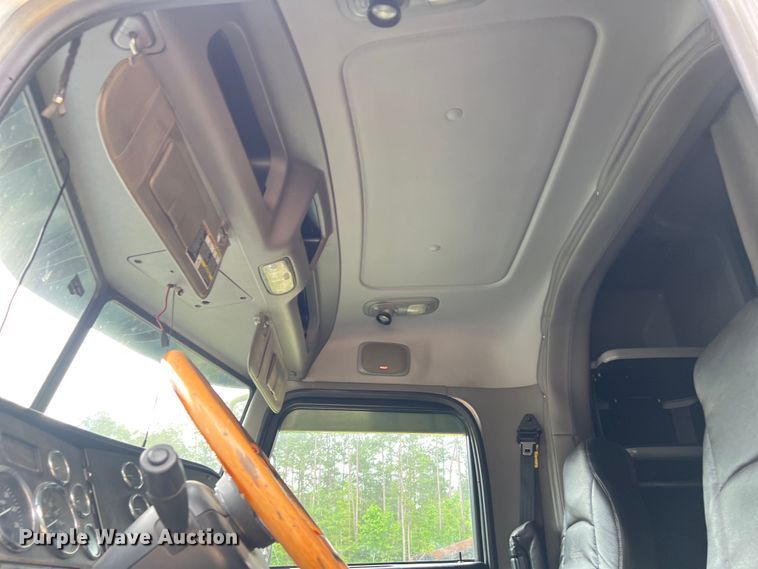 image for item DS3018 2012 Peterbilt  386 semi truck