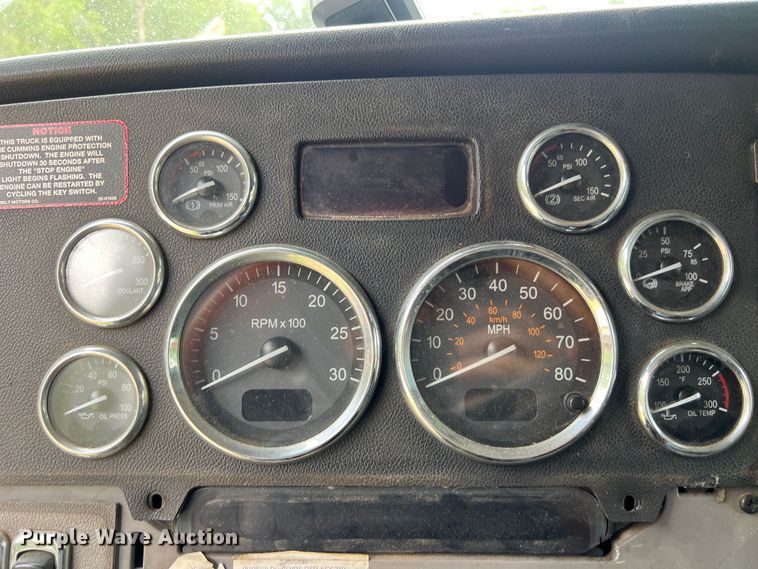 image for item DS3018 2012 Peterbilt  386 semi truck