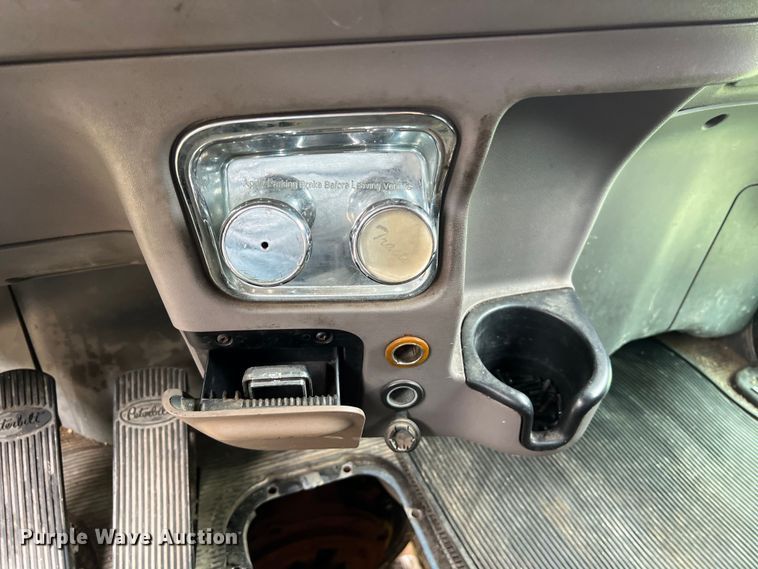 image for item DS3018 2012 Peterbilt  386 semi truck