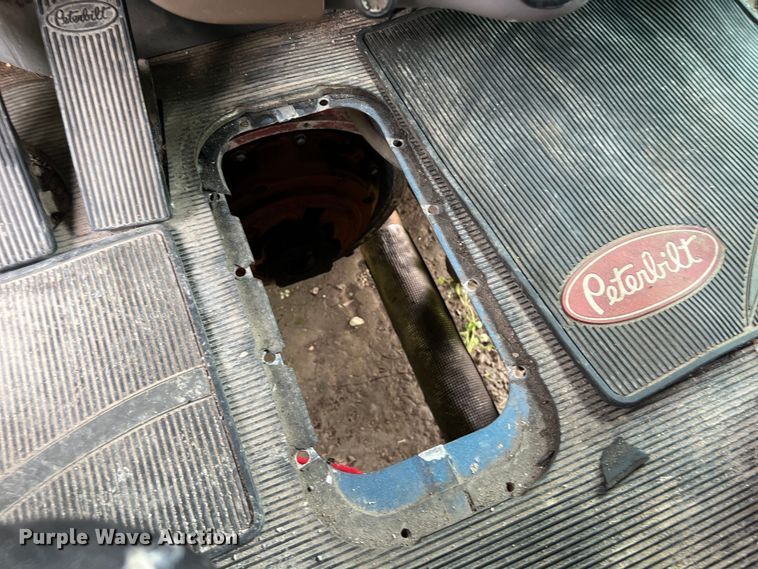 image for item DS3018 2012 Peterbilt  386 semi truck