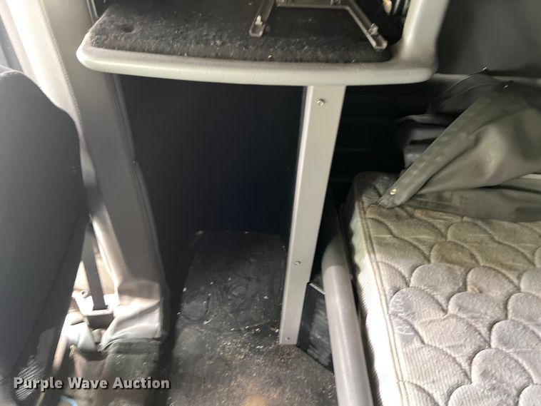 image for item DS3018 2012 Peterbilt  386 semi truck