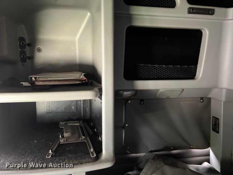 image for item DS3018 2012 Peterbilt  386 semi truck