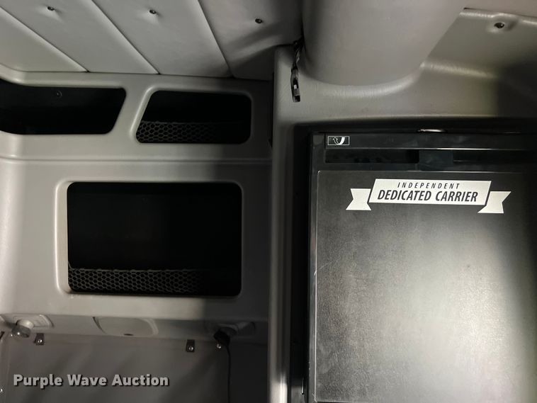 image for item DS3018 2012 Peterbilt  386 semi truck