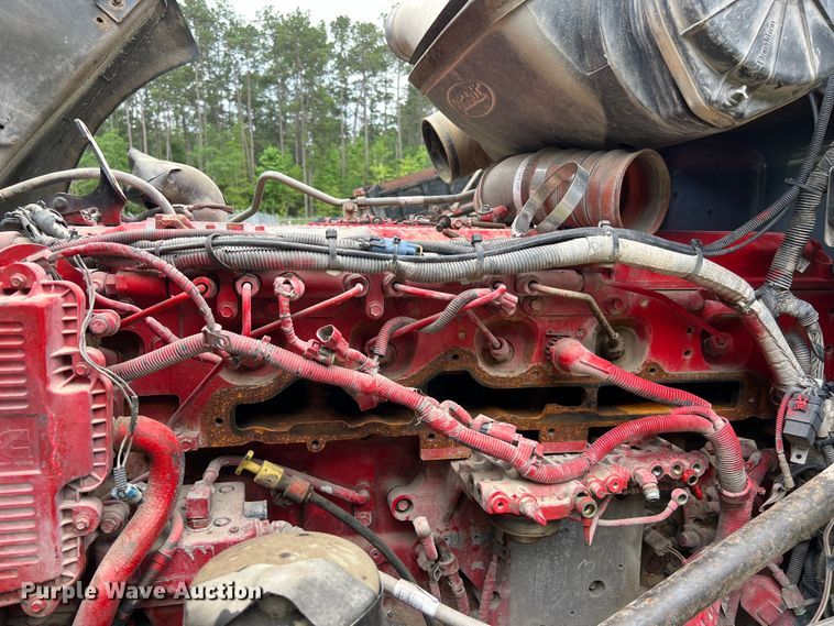 image for item DS3018 2012 Peterbilt  386 semi truck