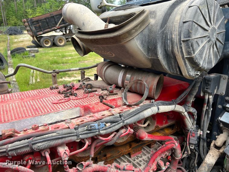 image for item DS3018 2012 Peterbilt  386 semi truck