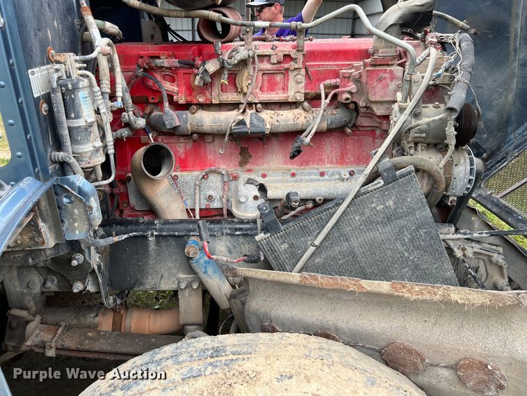 image for item DS3018 2012 Peterbilt  386 semi truck