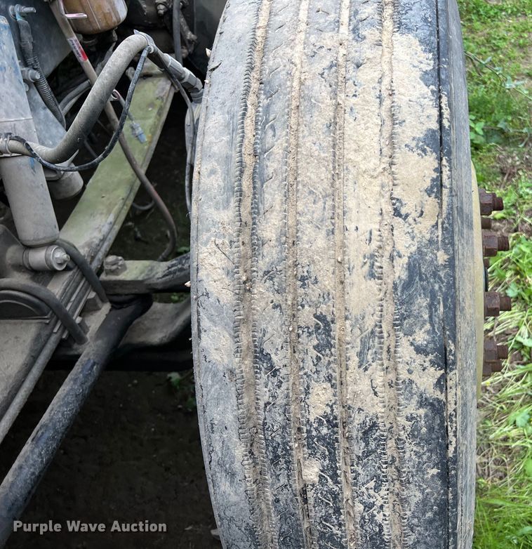 image for item DS3018 2012 Peterbilt  386 semi truck