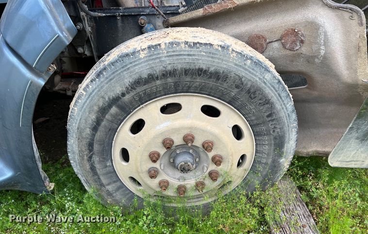 image for item DS3018 2012 Peterbilt  386 semi truck