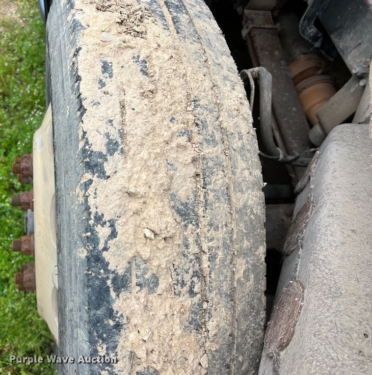 image for item DS3018 2012 Peterbilt  386 semi truck