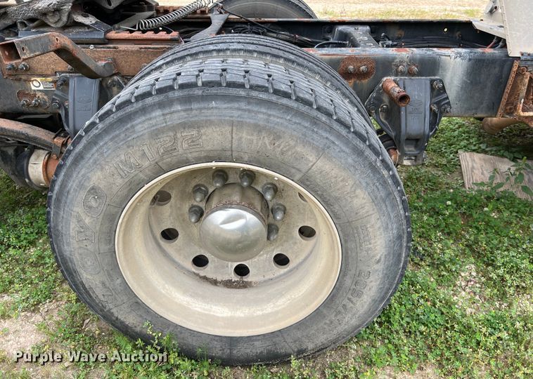 image for item DS3018 2012 Peterbilt  386 semi truck