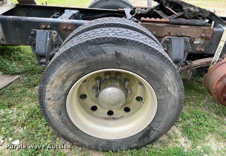 image for item DS3018 2012 Peterbilt  386 semi truck