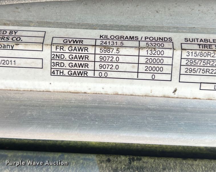 image for item DS3018 2012 Peterbilt  386 semi truck