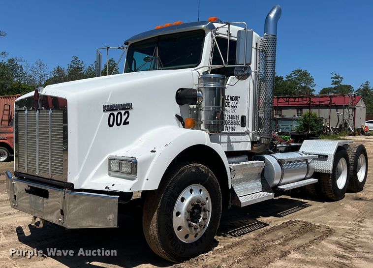 image for item DS3025 2008 Kenworth T800 semi truck