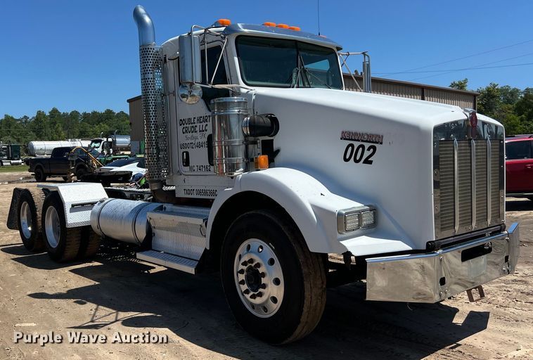 image for item DS3025 2008 Kenworth T800 semi truck