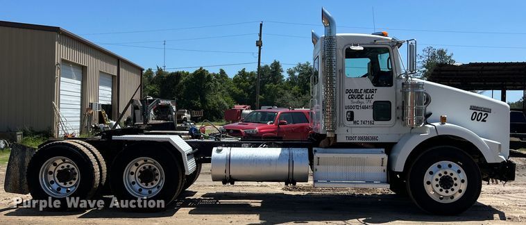 image for item DS3025 2008 Kenworth T800 semi truck