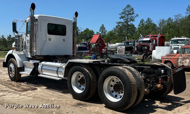 image for item DS3025 2008 Kenworth T800 semi truck