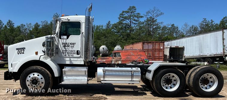 image for item DS3025 2008 Kenworth T800 semi truck