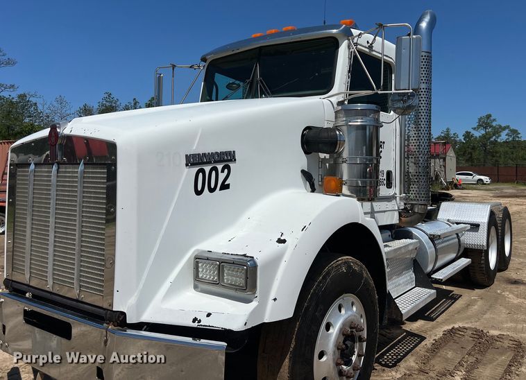 image for item DS3025 2008 Kenworth T800 semi truck