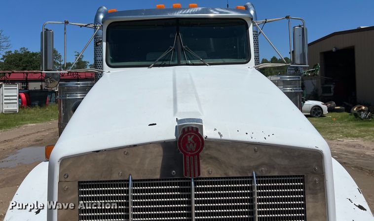 image for item DS3025 2008 Kenworth T800 semi truck