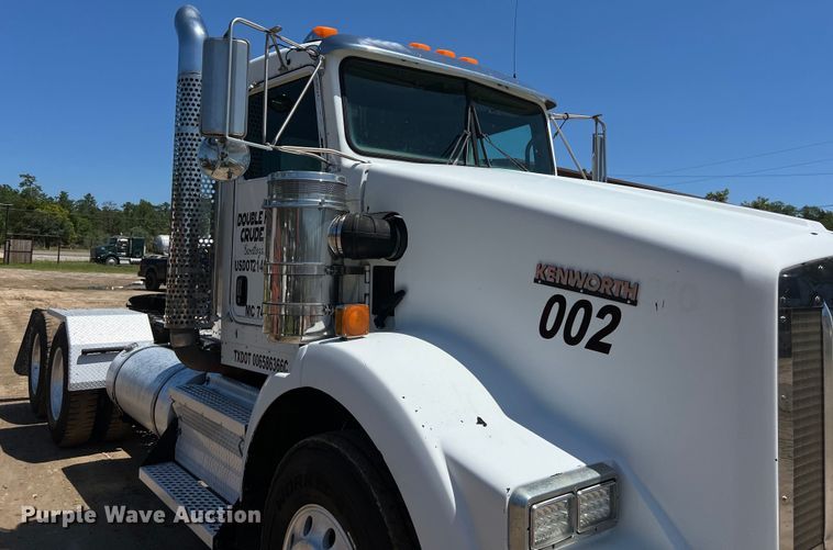 image for item DS3025 2008 Kenworth T800 semi truck