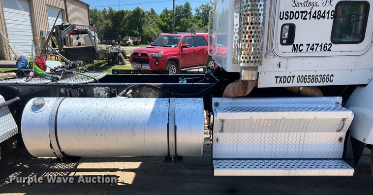 image for item DS3025 2008 Kenworth T800 semi truck