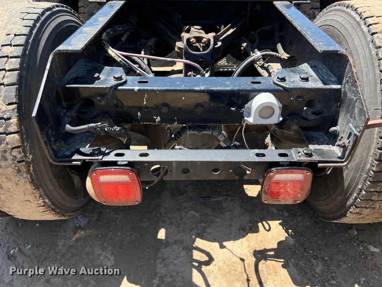 image for item DS3025 2008 Kenworth T800 semi truck