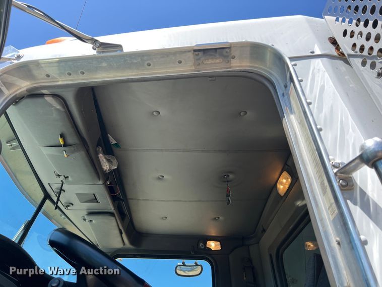 image for item DS3025 2008 Kenworth T800 semi truck