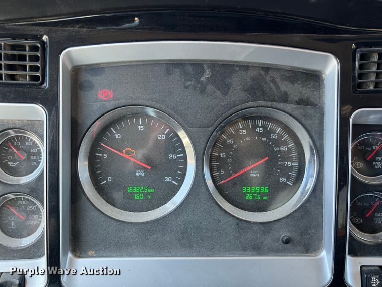 image for item DS3025 2008 Kenworth T800 semi truck